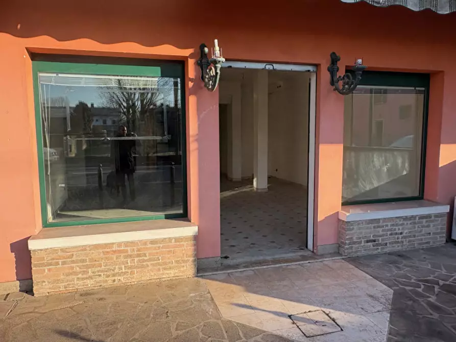 Immagine 6 di Negozio in vendita  in Via Vetrego,92 a Mirano
