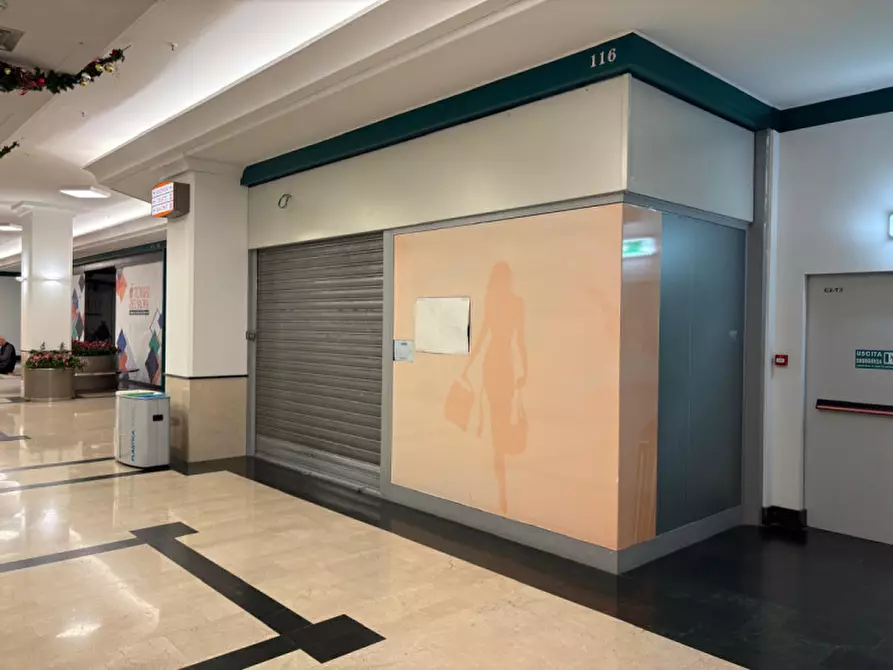 Immagine 1 di Negozio in affitto  in via italo svevo 14 a Trieste