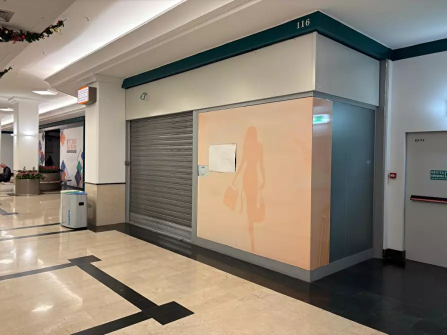 Immagine 2 di Negozio in affitto  in via italo svevo 14 a Trieste