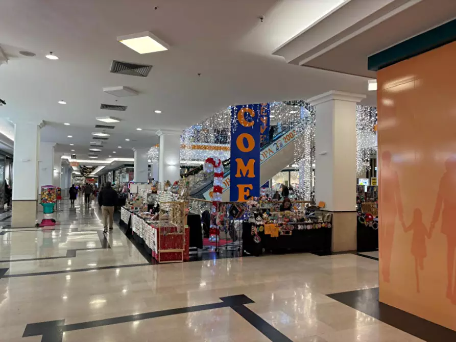 Immagine 3 di Negozio in affitto  in via italo svevo 14 a Trieste