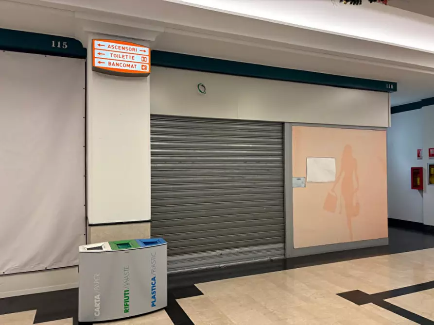 Immagine 4 di Negozio in affitto  in via italo svevo 14 a Trieste