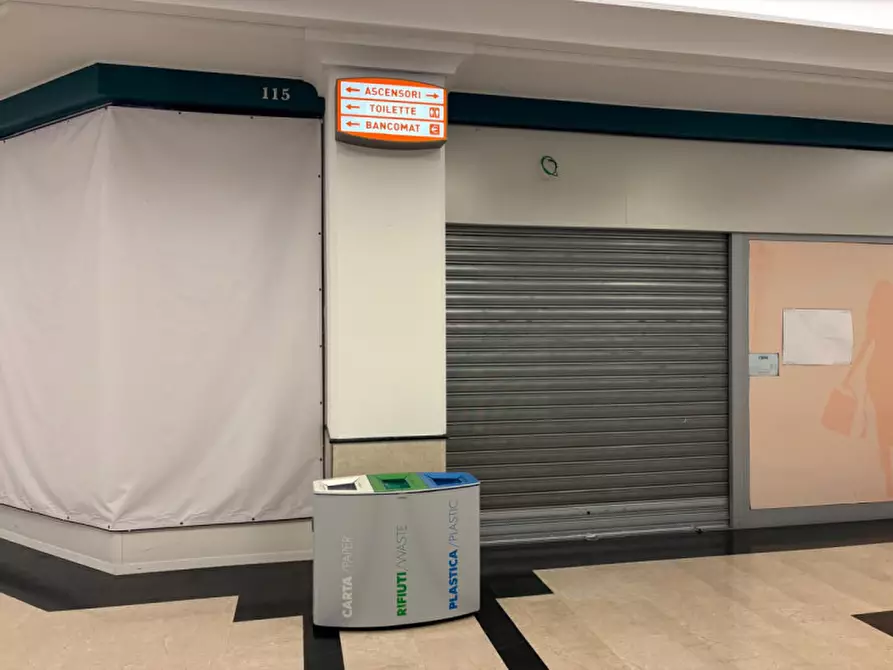 Immagine 5 di Negozio in affitto  in via italo svevo 14 a Trieste