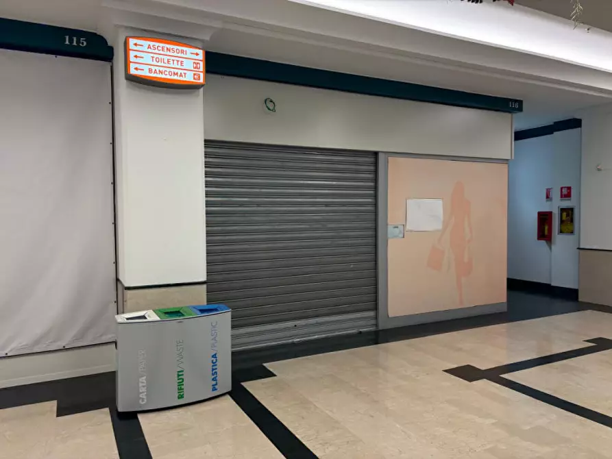 Immagine 9 di Negozio in affitto  in via italo svevo 14 a Trieste