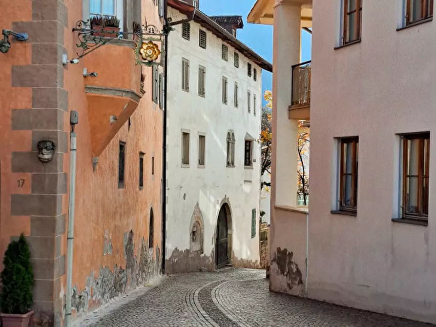 Immagine 2 di Palazzo in vendita  in Pinzoner Straße - Via Pinzano a Montagna .Montan.