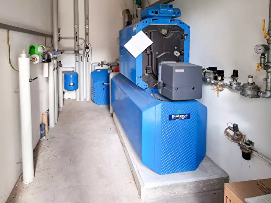 Immagine 44 di Palazzo in vendita  in Pinzoner Straße - Via Pinzano a Montagna .Montan.