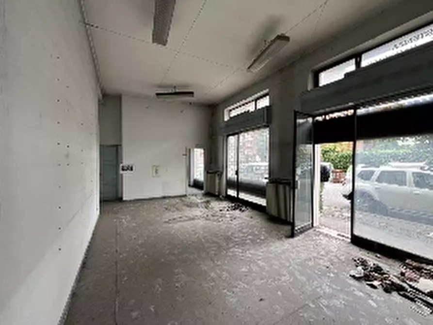 Immagine 3 di Negozio in vendita  in VIA CEFALONIA 9 a Verona