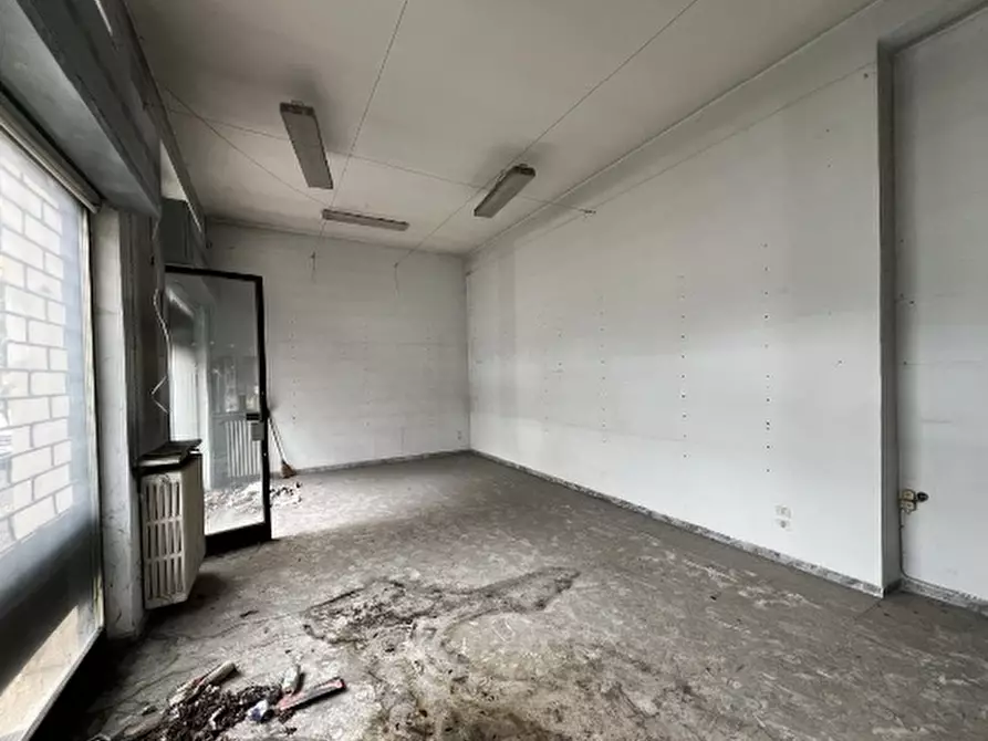 Immagine 4 di Negozio in vendita  in VIA CEFALONIA 9 a Verona