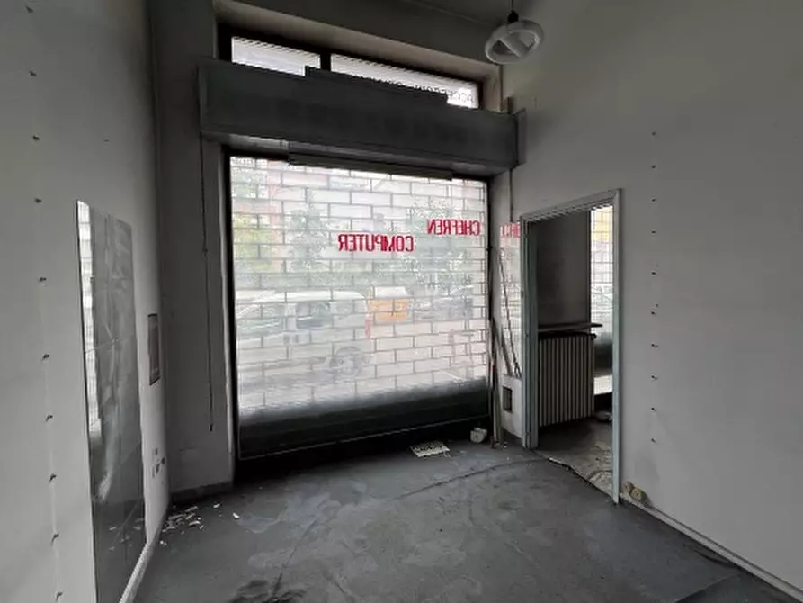 Immagine 5 di Negozio in vendita  in VIA CEFALONIA 9 a Verona