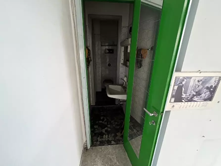 Immagine 7 di Negozio in vendita  in VIA CEFALONIA 9 a Verona