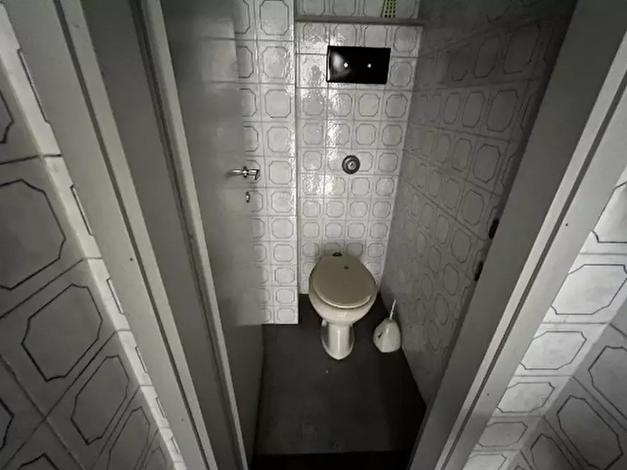 Immagine 8 di Negozio in vendita  in VIA CEFALONIA 9 a Verona