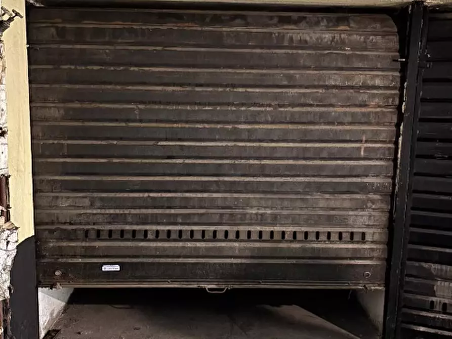 Immagine 9 di Negozio in vendita  in VIA CEFALONIA 9 a Verona