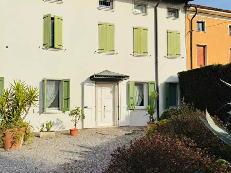 Immagine 3 di Casa trifamiliare in vendita  a Castel Goffredo