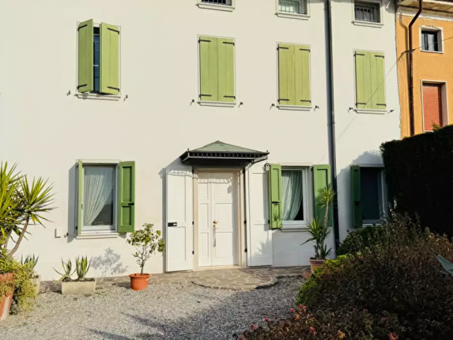 Immagine 5 di Casa trifamiliare in vendita  a Castel Goffredo