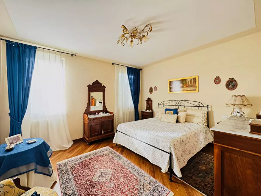 Immagine 21 di Casa trifamiliare in vendita  a Castel Goffredo