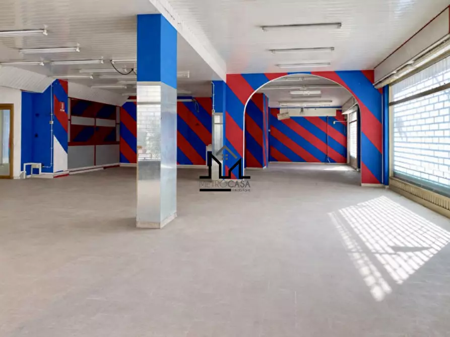 Immagine 3 di Negozio in affitto  a Palermo