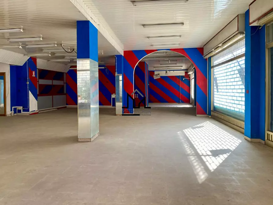 Immagine 6 di Negozio in affitto  a Palermo