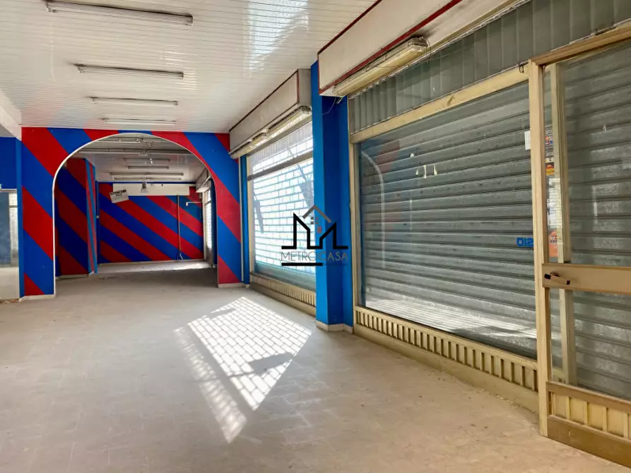 Immagine 9 di Negozio in affitto  a Palermo