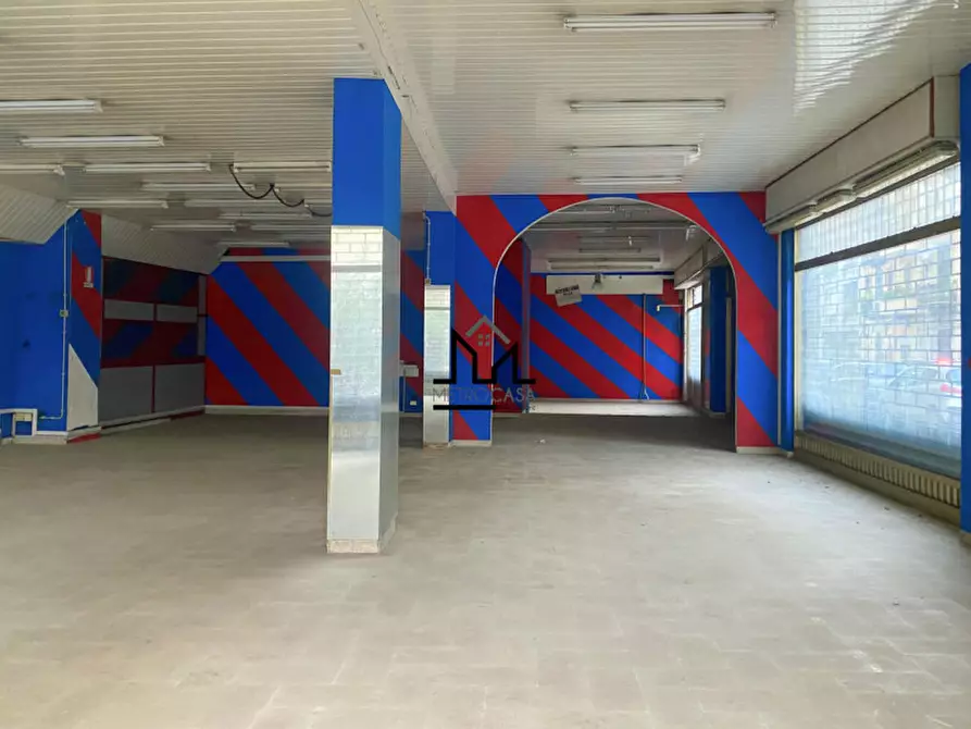 Immagine 10 di Negozio in affitto  a Palermo