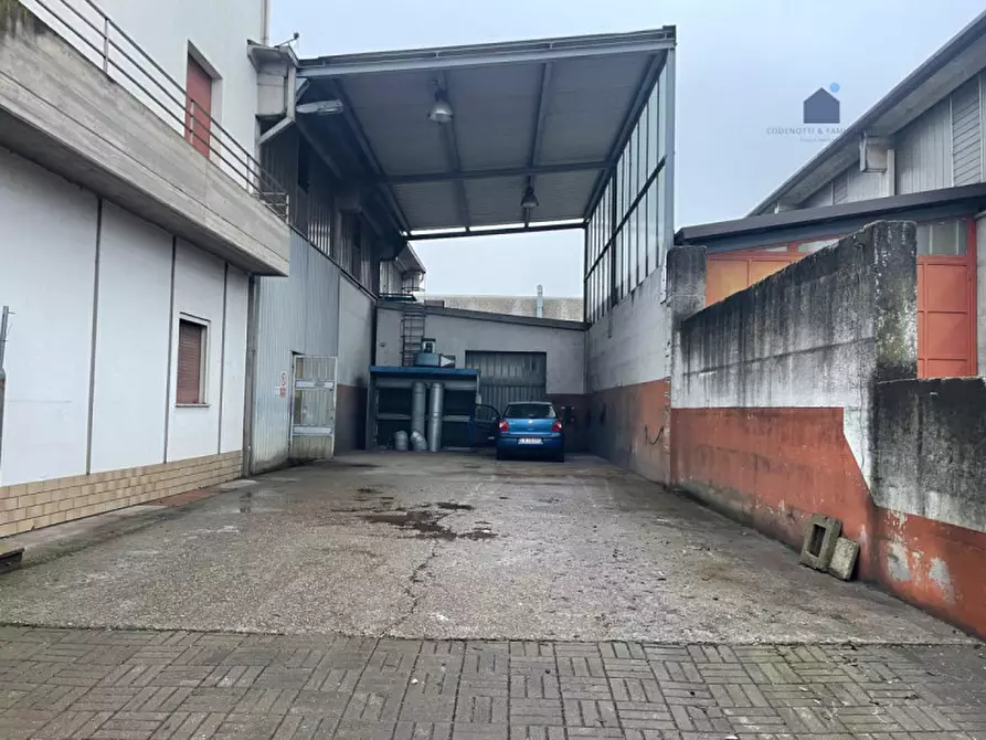 Immagine 2 di Laboratorio in affitto  a Calcinato