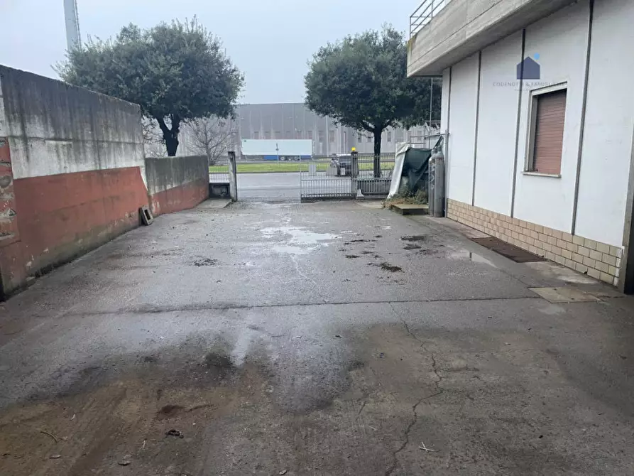 Immagine 4 di Laboratorio in affitto  a Calcinato