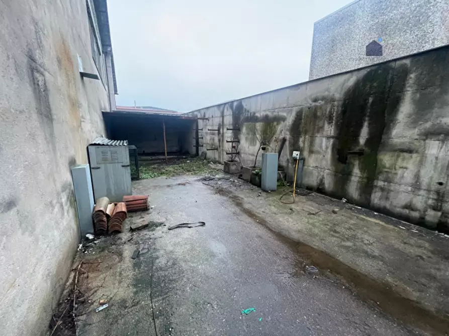 Immagine 9 di Laboratorio in affitto  a Calcinato