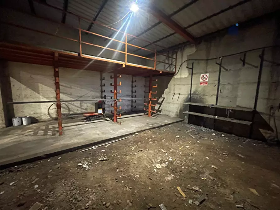 Immagine 10 di Laboratorio in affitto  a Calcinato