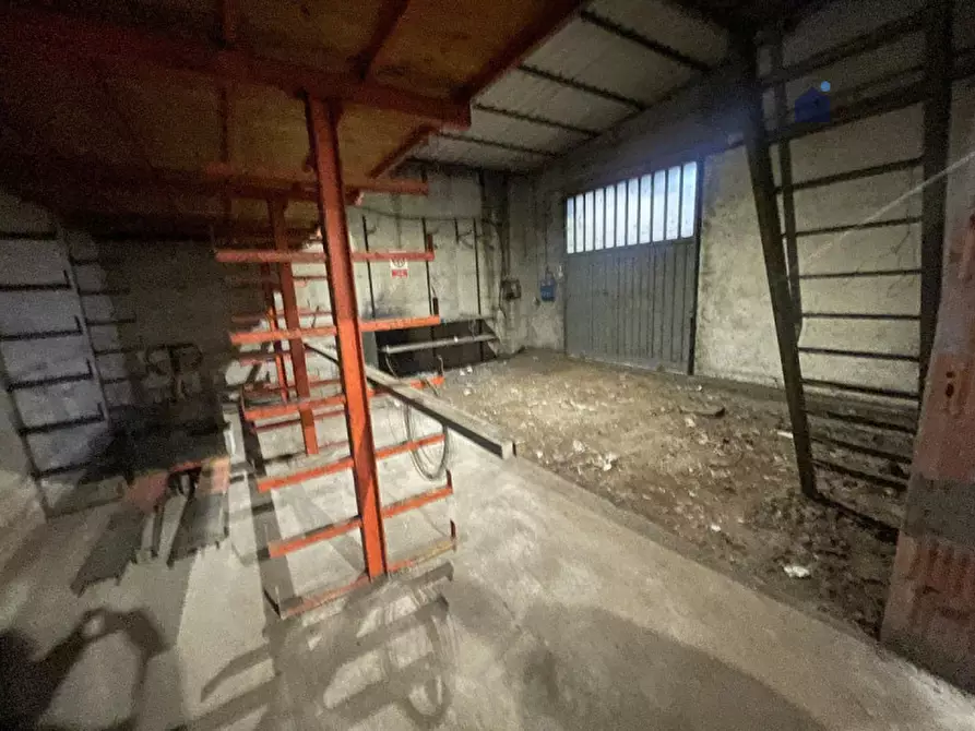 Immagine 11 di Laboratorio in affitto  a Calcinato