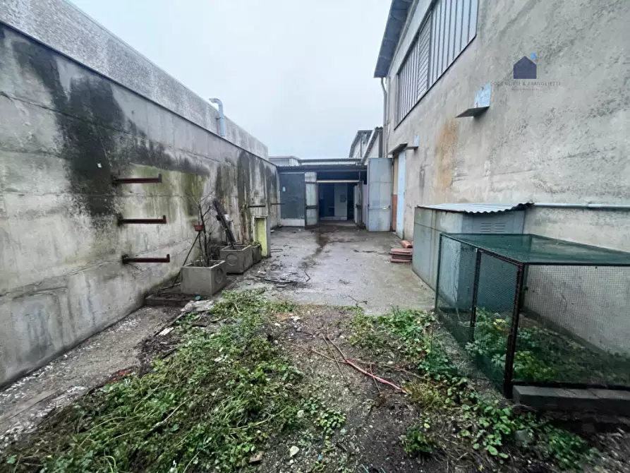 Immagine 16 di Laboratorio in affitto  a Calcinato