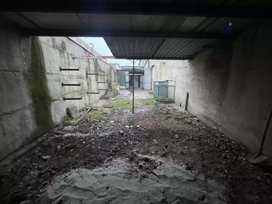 Immagine 17 di Laboratorio in affitto  a Calcinato