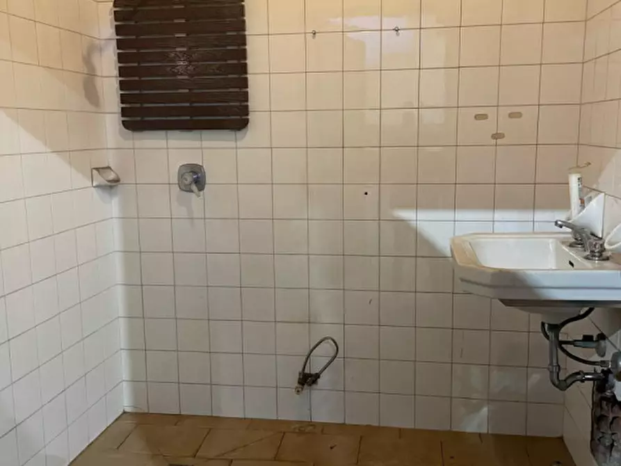 Immagine 18 di Laboratorio in affitto  a Calcinato