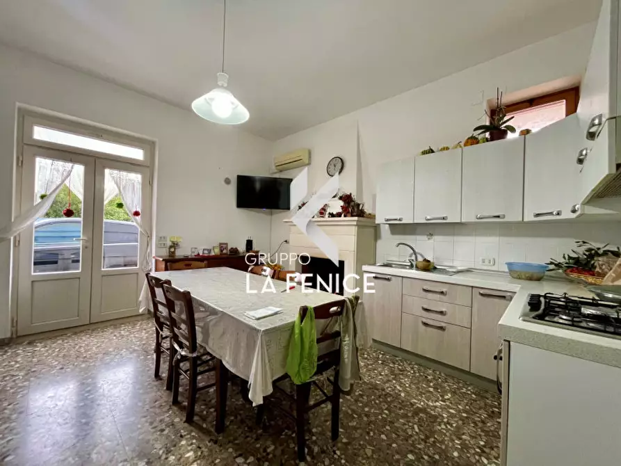 Immagine 45 di Appartamento in vendita  in Via Carlo III di Borbone a Locorotondo