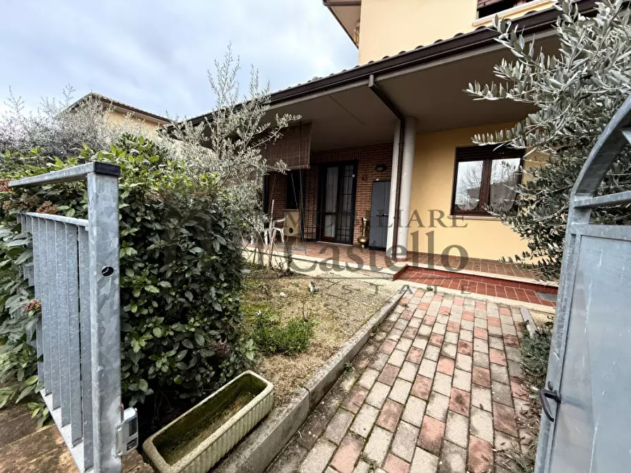 Immagine 1 di Casa quadrifamiliare in vendita  in Via Goffredo Mameli a Castiglione Del Lago