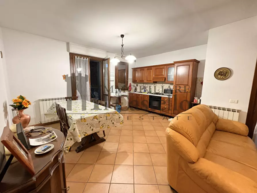 Immagine 2 di Casa quadrifamiliare in vendita  in Via Goffredo Mameli a Castiglione Del Lago