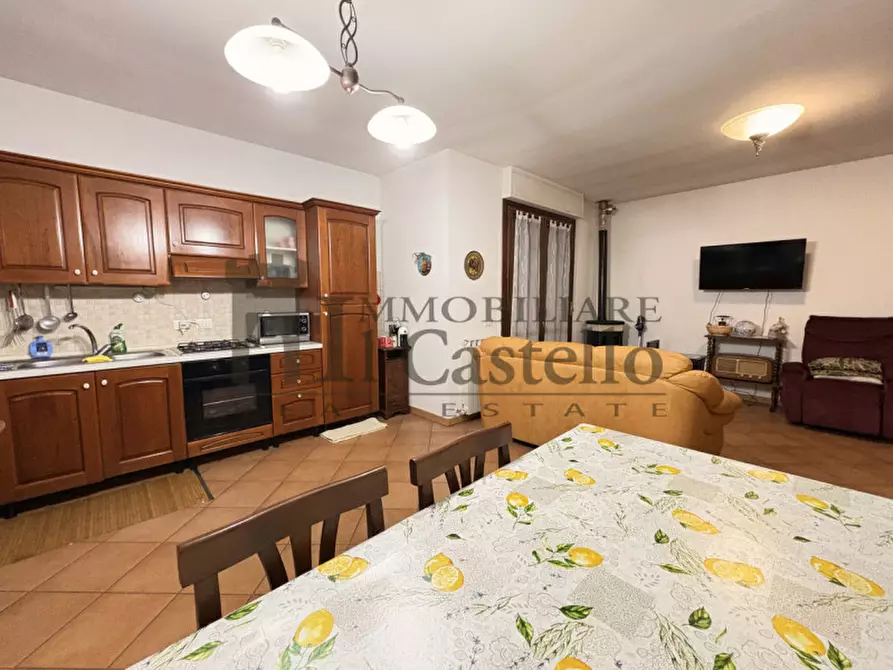 Immagine 3 di Casa quadrifamiliare in vendita  in Via Goffredo Mameli a Castiglione Del Lago