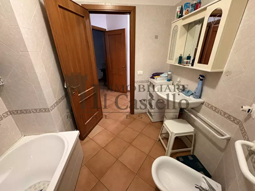 Immagine 12 di Casa quadrifamiliare in vendita  in Via Goffredo Mameli a Castiglione Del Lago
