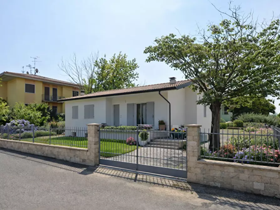 Immagine 3 di Villa in vendita  in Via Regia Antica a Lonato del Garda