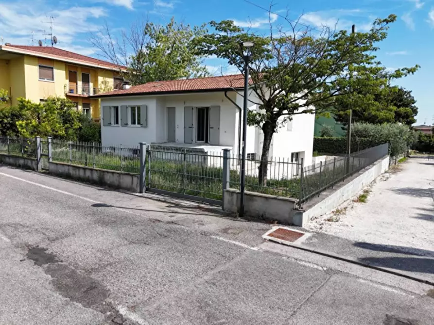 Immagine 13 di Villa in vendita  in Via Regia Antica a Lonato del Garda