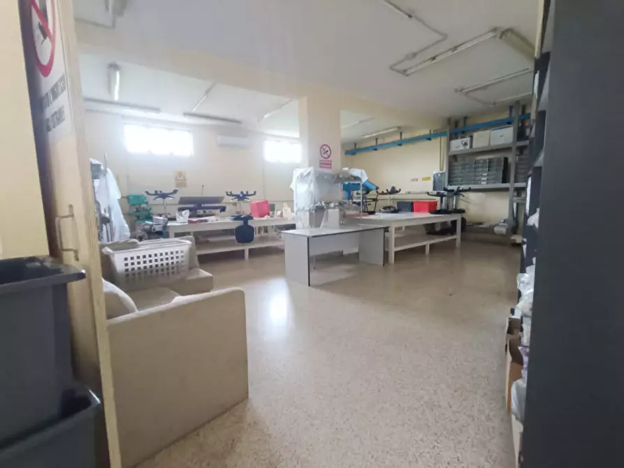 Immagine 7 di Capannone industriale in vendita  a Andria