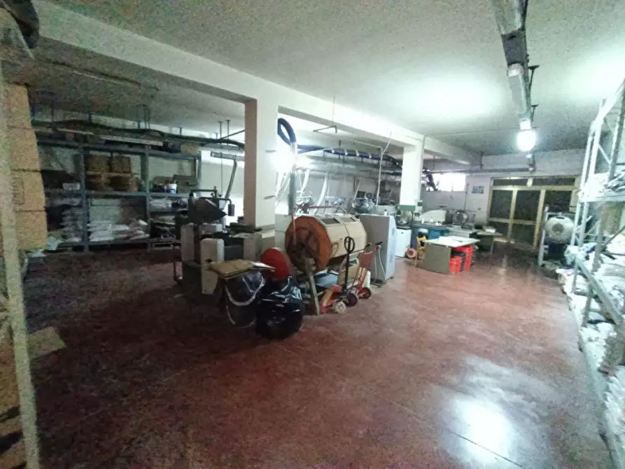 Immagine 8 di Capannone industriale in vendita  a Andria