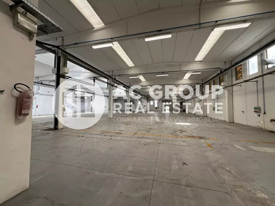 Immagine 10 di Capannone industriale in affitto  in Via Trieste a Mozzate