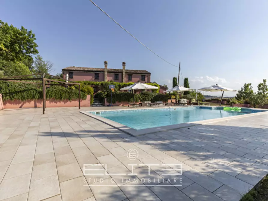 Immagine 1 di Villa in vendita  in via fabbrici e ville a Senigallia