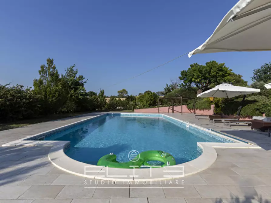 Immagine 2 di Villa in vendita  in via fabbrici e ville a Senigallia