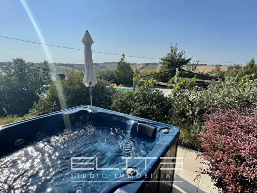 Immagine 4 di Villa in vendita  in via fabbrici e ville a Senigallia