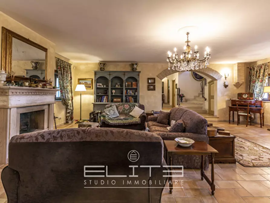 Immagine 15 di Villa in vendita  in via fabbrici e ville a Senigallia