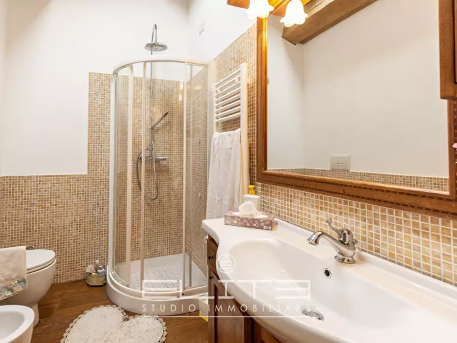 Immagine 37 di Villa in vendita  in via fabbrici e ville a Senigallia