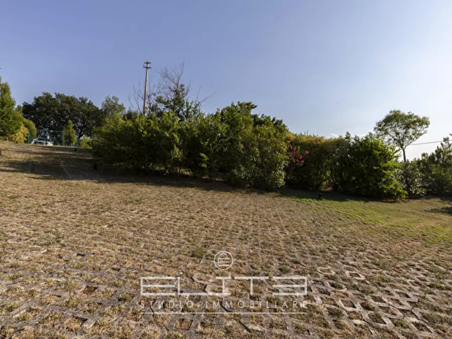 Immagine 53 di Villa in vendita  in via fabbrici e ville a Senigallia