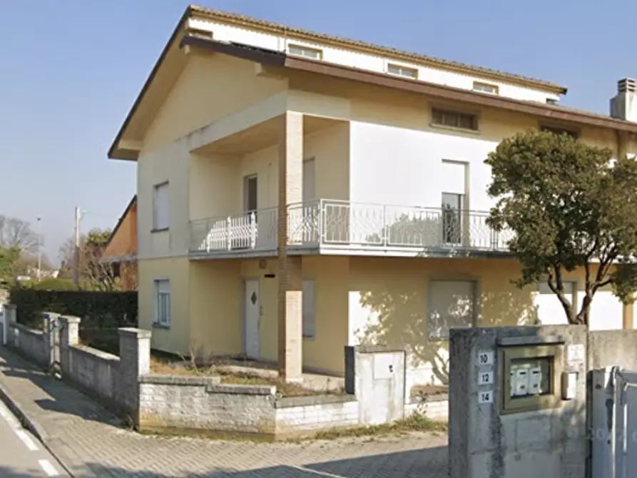 Immagine 1 di Casa bifamiliare in vendita  in Via delle Scuole, 16 a Lestizza