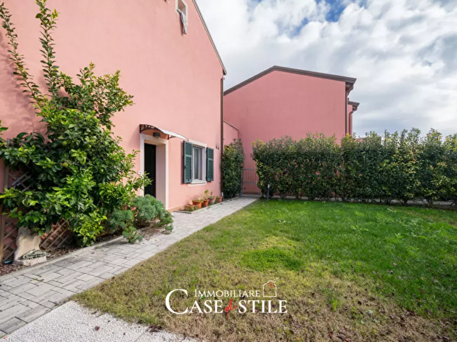 Immagine 2 di Appartamento in vendita  in Via Giuncaro a Sarzana