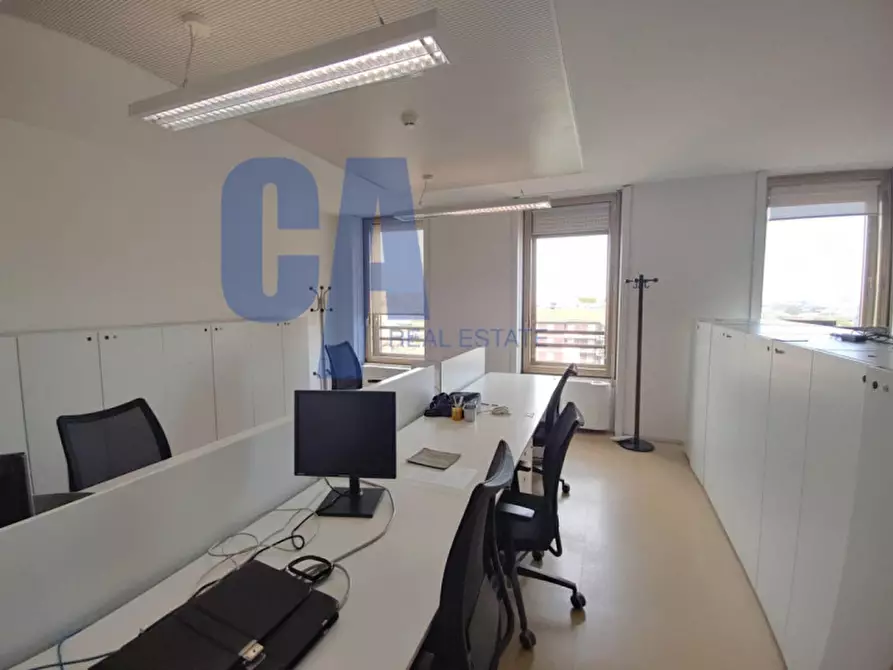 Immagine 4 di Ufficio in affitto  in PIAZZA MONTE TITANO a Milano