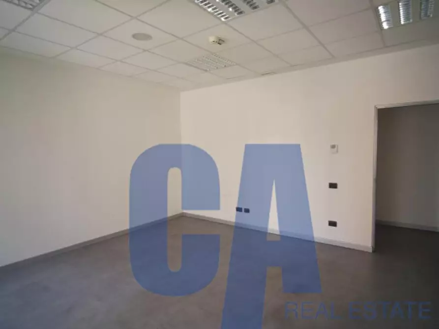 Immagine 18 di Ufficio in affitto  in PIAZZA MONTE TITANO a Milano